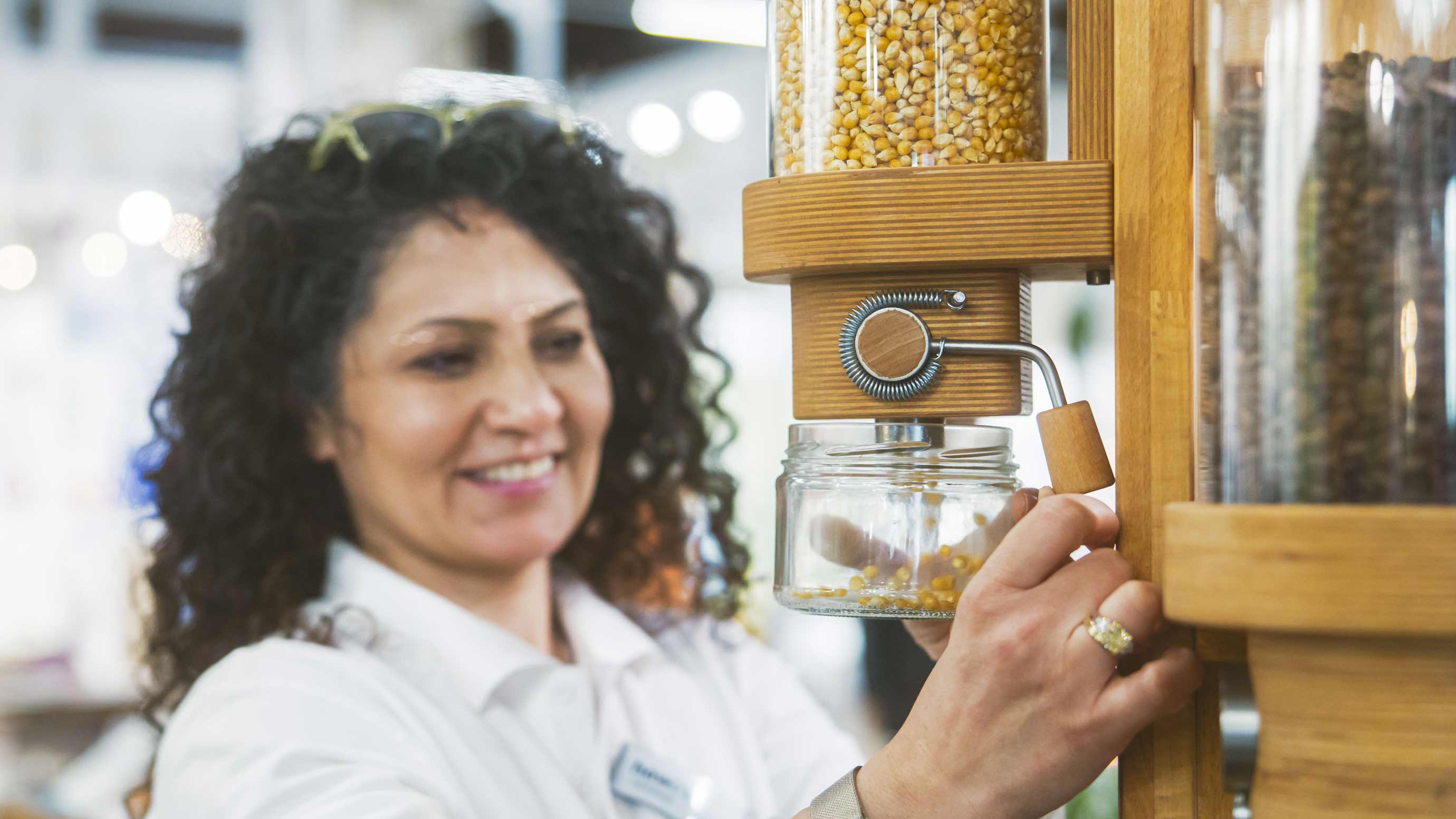 Exhibitor transfers grain from a grain dispenser into a jar